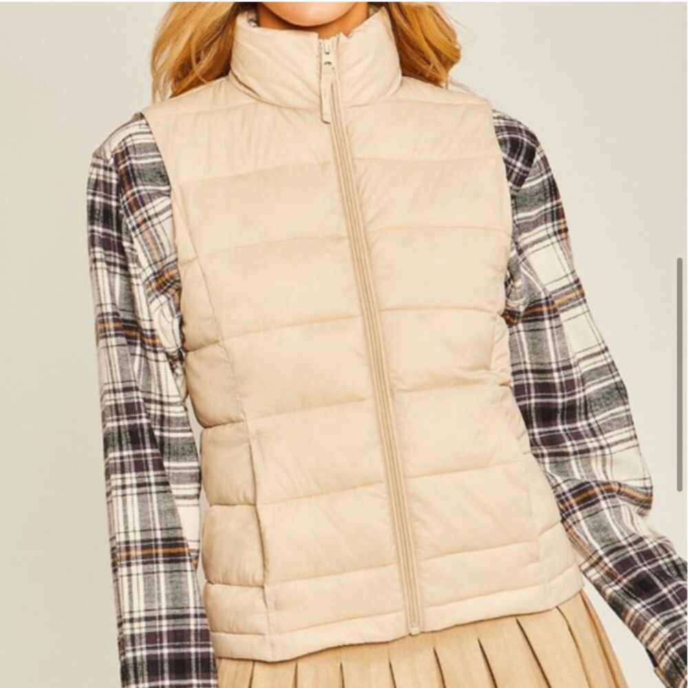 Gorgeous women’s lightweight puffer fall winter vest convertible carrying case - Picture 4 of 6